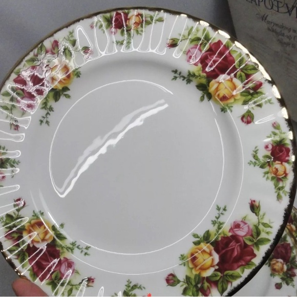 Royal Albert Old Country Rose plate set - Picture 9 of 10